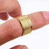 Cubierta para Dedo de Dedal Dorado Engrosado Dedal Metálico Casero Anillo de Dedal de Boda Punto de Cruz Gadget DIY Anillo