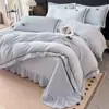 Juego de colcha de terciopelo de leche bordado engrosado, de cuatro piezas, para otoño e invierno, sábanas cálidas, funda de edredón y sábana bajera, creando una experiencia de ropa de cama lujosa y cómoda en el hogar.