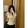 Camiseta Feminina de Verão Novo Estilo Slim Fit de Manga Curta com Bojo, Amarelo Cremoso, Design de Botão, Top Estilo Americano Spicy Girl