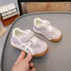 Tênis Infantil Forrest Gump 2026 Verão Malha Única Tênis Esportivo Feminino Solado Macio Tênis Branco Tênis Respirável Infantil Sapatinhos de Bebê