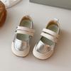 Sapatos de Couro Pequenos para Meninas 2025 Outono Estilo Princesa Sapatos de Sola Macia Verão com Saia Sapatos Prateados Sapatos Infantis