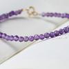 Aterrizaje Exitoso Pulsera de Amatista Natural Uruguaya para Mujer Extremadamente Fina 3mm Tallada Oro de 14K Pulsera Morada Air Donglai