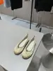 Sapatilhas Femininas de Pele de Ovelha 2026 Novas Elegantes Modernas Bico Redondo Bolinhas Cordão Slip-On Planas Sapatilhas de Ballet