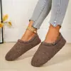 Nuevas zapatillas de algodón simples de venta caliente transfronteriza para mujer, engrosadas, ligeras, antideslizantes, cálidas zapatillas de dormitorio, venta al por mayor desde el fabricante