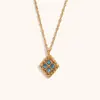Europa y Estados Unidos transfronterizo simple Joker temperamento retro acero inoxidable chapado en oro de 18 quilates cuatro diamantes geométrico colgante collar