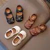 Zapatos de Cuero para Niños 2025 Primavera/Otoño Nuevo Estilo Estilo Chino Zapatos de Princesa Florales para Niñas Tallas Medianas y Grandes Zapatos Planos Versátiles Venta al por Mayor