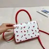 Bolso pequeño cuadrado fresco y dulce para mujer, nuevo bolso de hombro con bloques de color color cereza para verano y otoño 2026, bolso cruzado para el trabajo