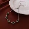 Pulseira Coreana Flor de Quatro Pétalas Cravejada com Diamantes, Pulseira Versátil de Luxo Leve Estilo Coreano, Joia Estilosa e Elegante para Mulheres Atacado