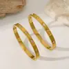 Pulsera de acero inoxidable, estilo ins europeo y americano de moda, pulsera de acero con diseño de trébol de cuatro hojas de la suerte en oro de 18 quilates para mujer, directo de fábrica, venta al por mayor de joyas