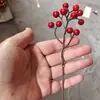 Flores Artificiais Transfronteiriças com Geada Frutas Vermelhas Frutinhas Estacas Decoração Acessórios Vermelhos de Natal Ornamentos para Móveis Frutinhas Vermelhas de Natal