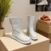 Nuevas botas de cuero suave de invierno 2026, botas Martin de suela plana, populares botas de nieve de cuero para mujer, botines cortos forrados de felpa y engrosados para mujer