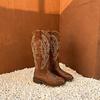 Botas vaqueras occidentales de comercio exterior para mujer, nuevas botas de caballero bordadas vintage de 2024, con punta cuadrada y tacón grueso, boca en V, botas de media caña