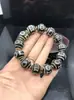 Venta al por mayor del fabricante Pulsera de cuentas Dzi de Xizang 16 mm Negra y Blanca Dzi Weathered B