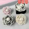 Corsage de Camelia Retro con Borde de Perlas Francesas Accesorios para Ropa Exterior Pequeño Tejido Fragante Broche con Pin Fijo Venta al por Mayor