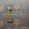 Directamente del Fabricante, Delgada Carcasa de Acero de Titanio Que No Se Desvanece, Superficie de Espejo Templado Chapada en Oro, Colgante Conmemorativo, Carcasa Thangka