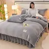 Conjunto de Quatro Peças de Lã Leite Espessa e Quente para Outono e Inverno Cor Sólida Estilo Saia de Cama de Luxo Leve Conjunto de Três Peças de Flanela de Alta Gramatura