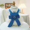 Pet Circle Roupas para Cães e Gatos Coleção Vestido com Bolso Jeans Floral Cão de Porte Pequeno e Médio Vestido com Suspensório Flor Vermelha Pequena