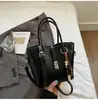 Bolsa Pequena Simples Transfronteiriça para Mulheres Nova Primavera 2026 Vintage Versátil Bolsa de Ombro para o Dia a Dia Bolsa Transversal de Nicho