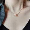 Colgante de Doble Anillo de Corazón Hueco Simple y Elegante Cadena para Clavícula para Mujeres Moda Tendencia Collar Entrelazado con Forma de Corazón Venta al por Mayor