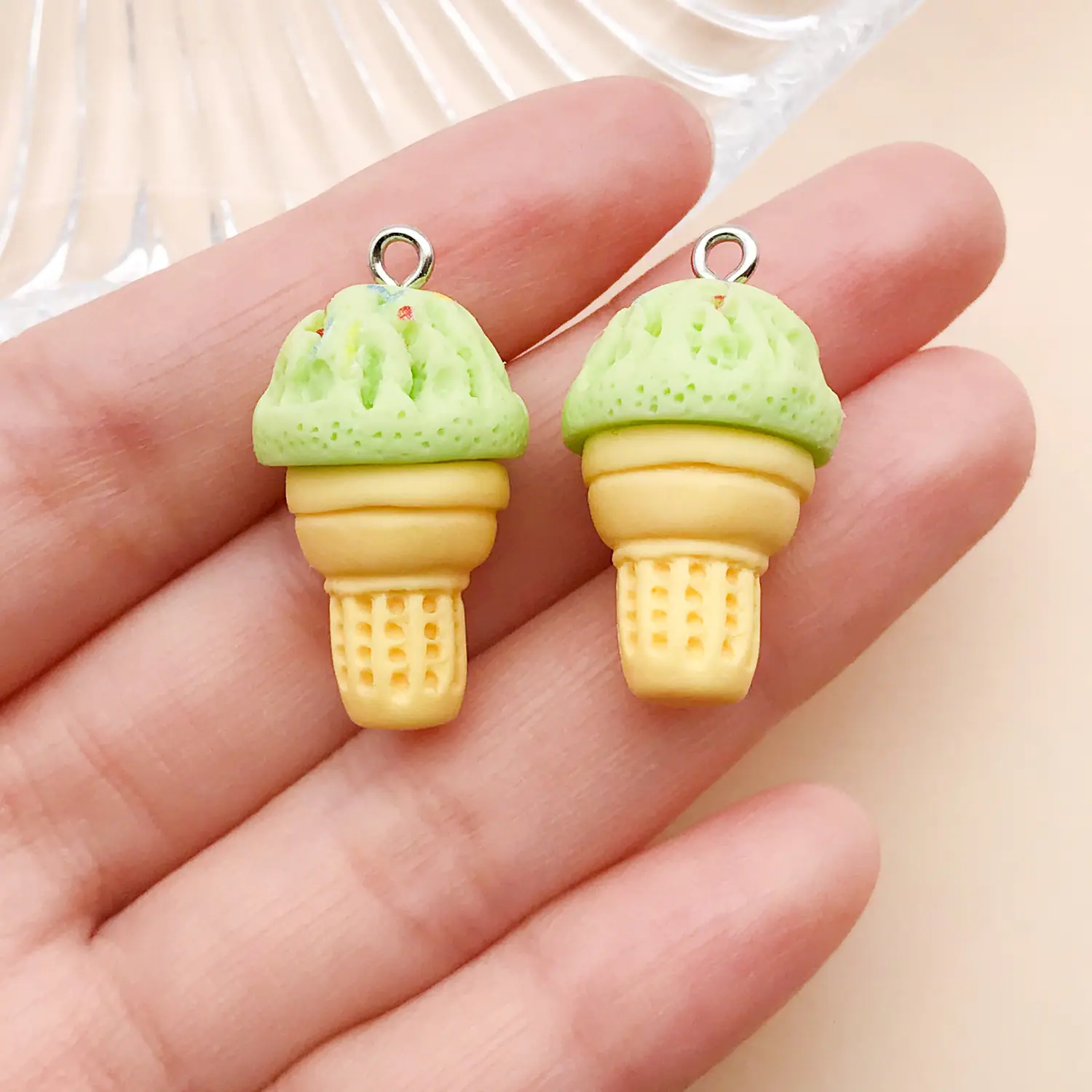 24762-P-绿色树脂食玩甜筒冰淇淋28x15x15mm-