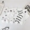 Meias de Verão Femininas Jisiixiang Malha Grande Ultra Finas Estilo Coreano com Letras Meia-Calça de Algodão Penteado Desenho Gato Kt Meias de Malha para Ar Condicionado
