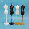 1:Soporte para Figura Pequeña Escala 6 Soporte para Modelo de Cambio de Vestuario Soporte de Pie Muñeca de 30cm Ropa de Muñeca Diseño de Muñeca Soporte de Exhibición Juguete