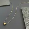 Collar de Acero Titanio con Grano Dorado para Mujer Diseño de Nicho Sentido de Diseño Cadena para Clavícula que No se Desvanece Accesorios de Celebridad de Internet de Lujo Avanzado Otoño e Invierno