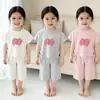 Conjunto Infantil para Niña de Manga Corta con Estampado de Corazón de Semicírculo Colección Verano 2026 Nuevo Conjunto de Dos Piezas: Top y Pantalón Largo para Niña