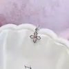 Brincos de Tarraxa Flor Cruzada com Zircônia Cravejada de Diamantes, Aço Titânio Médico 316L Brincos de Coração Cruzado Vazado para Mulheres, Estilosos e Versáteis