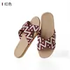 Nuevas pantuflas de casa verano para mujer ropa de interior pantuflas resistentes al desgaste para suelo de madera cómodas antideslizantes planas suela suave zapatos de pareja
