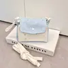 Bolsa de mão de armazenamento de três camadas com padrão de estrelas altamente atraente e grande capacidade, adequada para maquiagem, câmeras instantâneas e telefones celulares