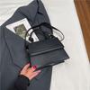 Bolsa de Ombro Cor Sólida Casual de Rua 2025 Nova Bolsa de Mão Casual Nova Moda Simples Pequena Bolsa Quadrada Transversal