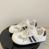 Zapatillas de entrenamiento alemanas transpirables de malla, frescas y elegantes, para mujer, primavera/verano 2026, ligeras, versátiles, zapatillas deportivas planas de bloques de color