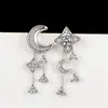 Pendientes asimétricos de estrella y luna con el mismo estilo de celebridades de Internet de TikTok Pendientes de circonita con estrella y luna con aguja de plata Pendientes elegantes de moda