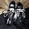 Sapatos Leves Femininos Retrô com Cadarço Argan 2026 Outono Novo Estilo Aumento Interno de Altura Casuais Versáteis Sapatos de Treino Alemães Sapatos Esportivos Únicos