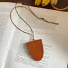 2026 Nuevo Clip para Gafas de Cuero Dopamina Collar Cadena Larga para Suéter Estilo Coreano Accesorio Fresco de Estilo Vacacional de Nicho