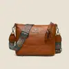 2026 Bolsa feminina explosiva de vendas quentes transfronteiriça design clássico simples para o dia a dia nicho senso de design alça de ombro larga bolsa de ombro único transversal feminina