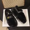 Zapatos peludos de suela gruesa para mujer, estilo de celebridad de internet, para usar al aire libre, nuevo estilo de moda 2026, invierno, con hebilla, forro de felpa para abrigar, suela suave, zapatos de algodón