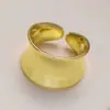 Anel liso com grande arco côncavo-convexo, estilo minimalista chic ins cool transfronteiriço europeu e americano, joia feminina moderna e de alta qualidade