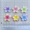 Accesorios de resina de flor degradada de cinco pétalos para manualidades con pegamento de crema, accesorios para el cabello, diademas decorativas, fundas de teléfono y materiales para zapatos de madera.