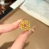 Nuevo Anillo Dorado Chapado con Forma de Corazón Rojo Rubí Incrustado de Diamantes Estilo Retro Chino, Anillo Versátil de Lujo Ligero de Nicho para Dedo Índice, Joyería de Oro Arenado