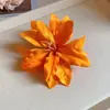 Pinza para el pelo de flor de satén Tejido Diseño de nicho Exquisita Dulce Pequeño Clip de Tiburón Simple Moda Accesorio para el pelo de viajero para mujer