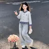 Jeans de ganga estilo universitário coreano 2026 para raparigas, conjunto de cardigã patchwork xadrez color-blocking estilo coreano para primavera e outono