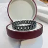 Pulsera de diamante hueco fina femenina moda personalidad cadena retorcida hebilla fábrica fuente venta al por mayor accesorios de aleación de zinc