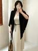 Chal triangular de punto para mujer talla grande, colección otoño 2026, estilo elegante y suave, perfecto para usar en capas y como prenda exterior