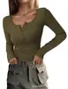 Camiseta de manga larga de punto con cuello redondo y corte ajustado para mujer, estilo europeo y americano, ideal para quienes buscan un look moderno y versátil.