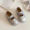 Sapatos de couro femininos estilo coreano, sapatos Mary Jane estilo vintage para meninas pequenas, sapatos rasos de outono e inverno para bebês, sapatos prateados para performance