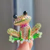 Broche de Sapo Versátil Moda Europeia e Americana Mais Vendida Liga de Metal Totalmente Cravejado Animal de Desenho Animado Corsage Joia Esmaltada Broche