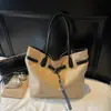 Casual Casual Cinto de Grande Capacidade Decorativo Bolsa Feminina 2025 Outono e Inverno Novo Casual Mochila de Ombro para Deslocamento Bolsa Tote