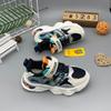 Sapatos infantis tênis ultraleve masculino e feminino 2022 novos sapatos de malha de malha de outono médio e grande primavera e outono infantil sapatos de papai